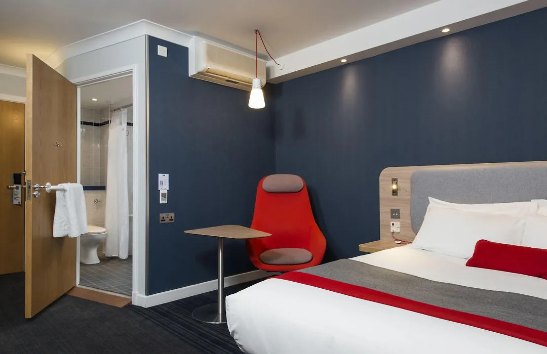 Holiday Inn Express London Luton Airport By Ihg-1