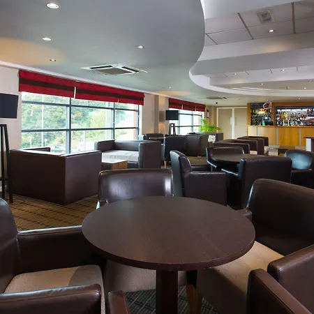 Holiday Inn Express London Luton Airport By Ihg-2