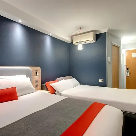 Holiday Inn Express London Luton Airport By Ihg-2