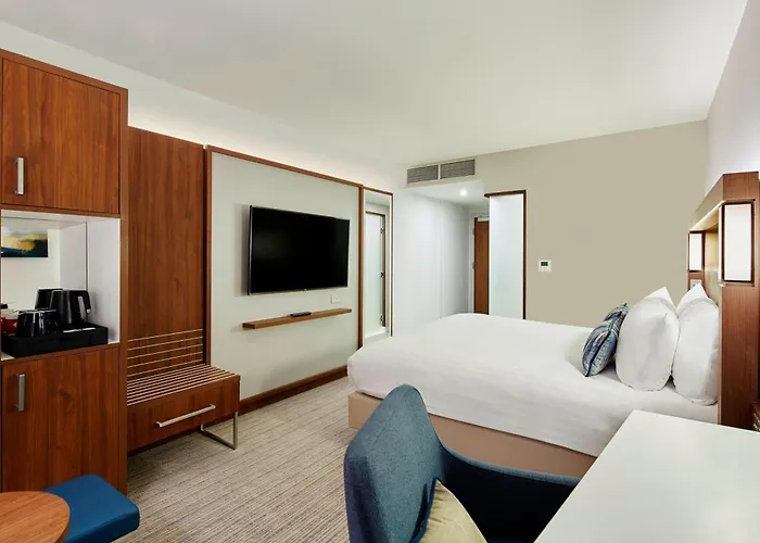 Courtyard By Marriott Luton Airport Hotel